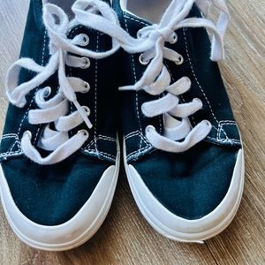 Footmates Sneakers- size 1 Girls